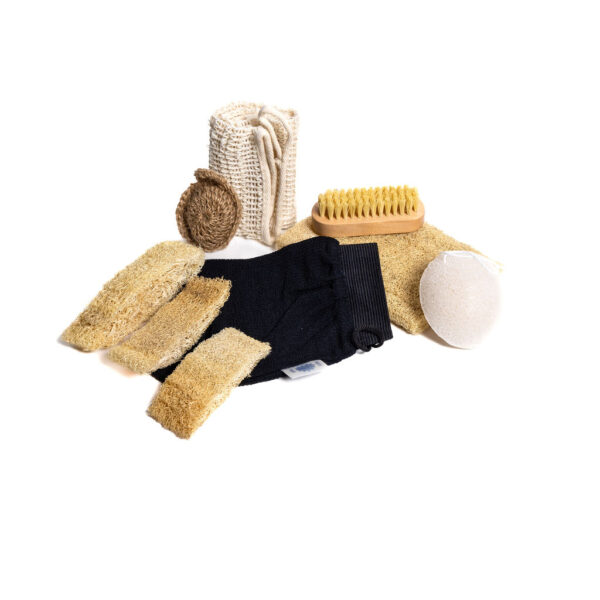 Ce Coffret renferme 7 articles différents, un assortiment d'éponges et d'accessoires pour le corps, de la tête aux pieds. Éponge Luffa 15 cm Gant noir Exfoliant Éponge Konjac Serviette Sisal Rondelle Luffa Brosse à ongles Petite Éponge d'agave